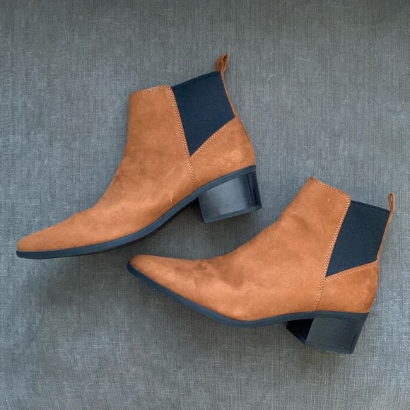 Women’s Suede Ankle Boot - Picture 1 of 2